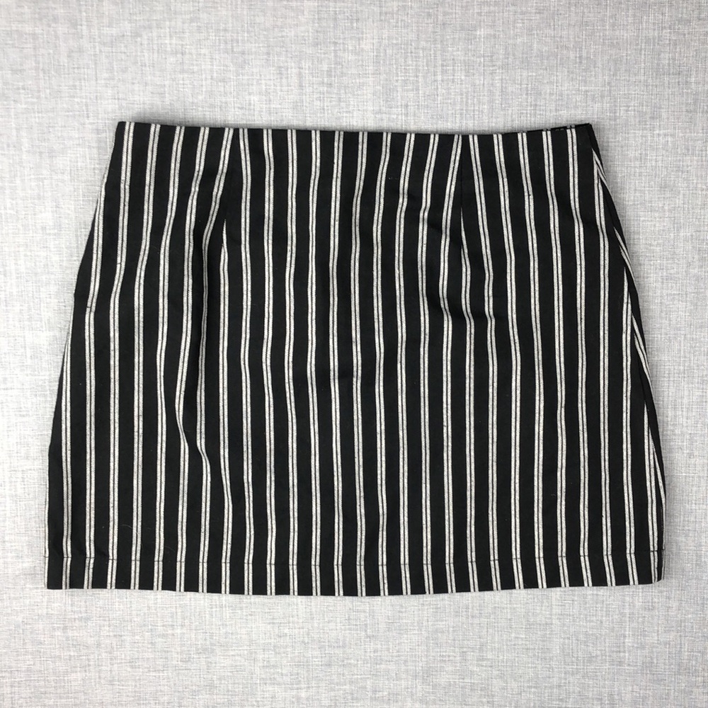 Ivy + Main Black & White Stripe Button Skirt Sz 7 - Picture 3 of 3